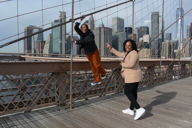 Private Brooklyn Bridge & DUMBO Photoshoot with Pro Photographer - What to Wear and Bring for Better Results in NYC Streets