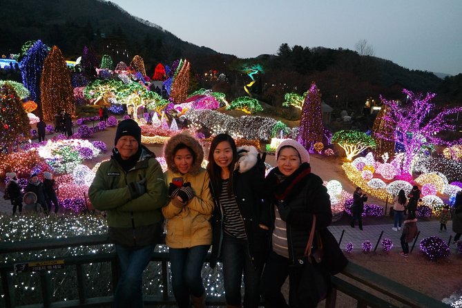 Private day tour Korea(Seoul trip) with Professional Photographer - Downtown Seoul: Palaces, Heritage, Markets, and Museums