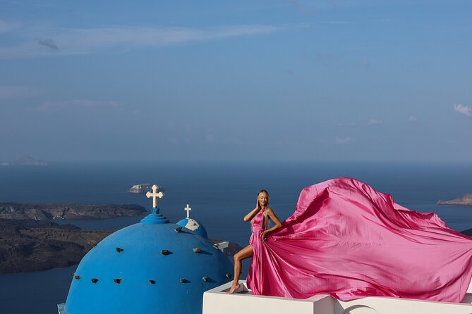 Private Express Flying Dress Photoshoot in Santorini – 30 Minutes - Real Posing Help: How the Photographer Makes It Look Easy