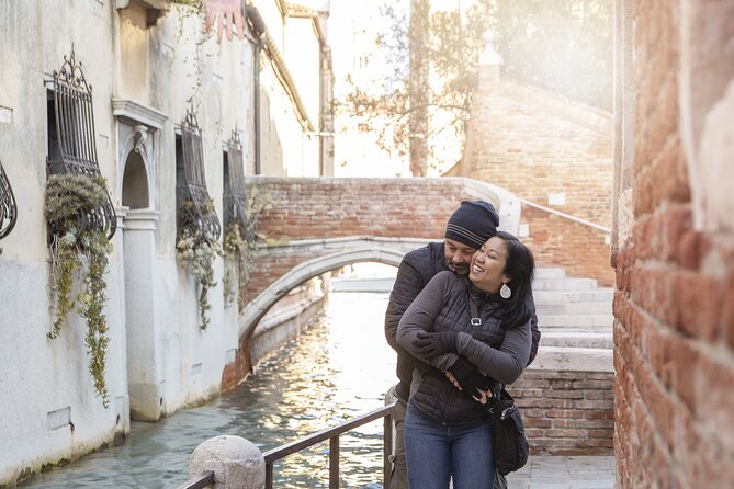 Private Gondola Ride and Photoshoot - Stop 3: Ponte di Rialto for the Classic Venice Landmark End Frame