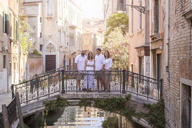 Private Gondola Ride and Photoshoot - Edited Photos via Secure Online File Sharing: What to Expect