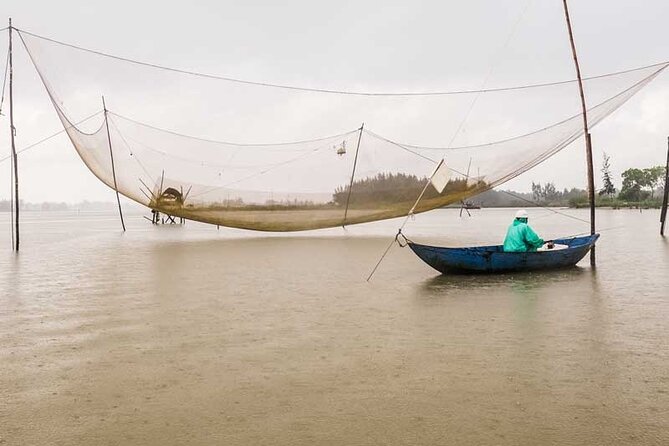 Private Hoi An River Life Photo Tour - River-life action: boats, nets, and the real rhythm of work