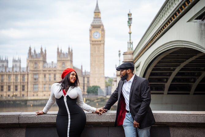 Private landmarks photoshoot for families and couples - London Eye on the Bridge