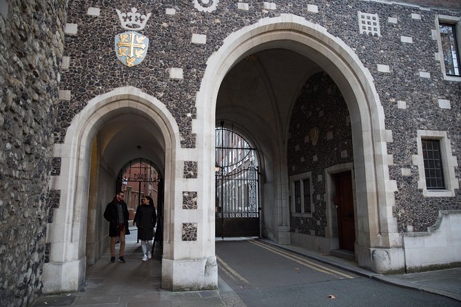Private London Photoshoot Tour - Borough Market to Westminster Abbey: food energy then royal echoes