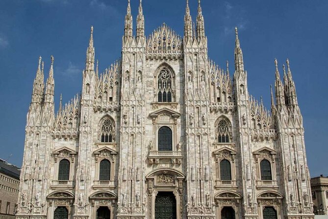 Private Milan Photo Walk with Professional Photographer - Brera: portraits with personality instead of postcard sameness