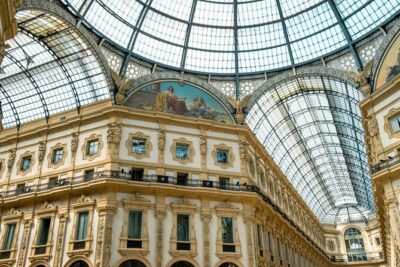 Private Milan Street Photography Walking Tour with an Artist - Stop 1: Piazza del Duomo and Leica Store Setup
