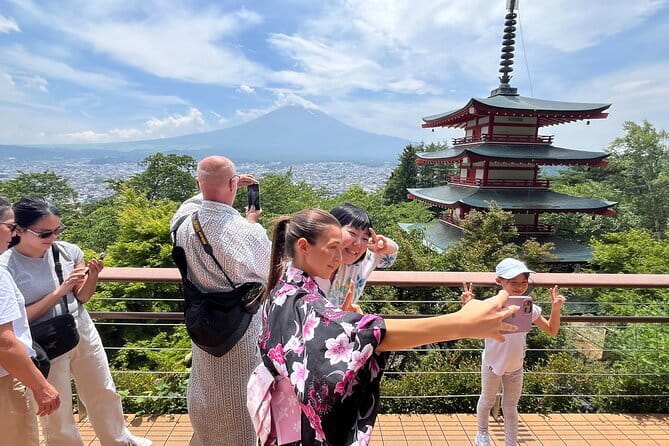 Private Mt.Fuji Kimono costume Photo Tour with Hotel Pick-up - Oshino Hakkai’s Eight Ponds: Magical Water Scenes and a Lunch Opportunity
