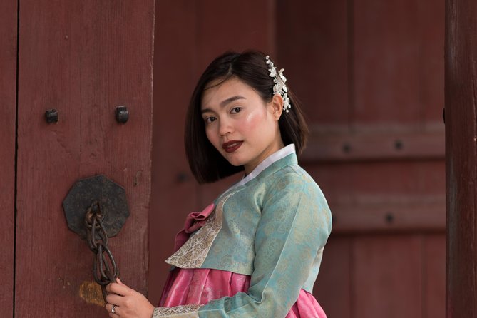 Private Palace Photo Shoot in Seoul with a Photographer - Photographer coaching: why the results are better than you’d expect