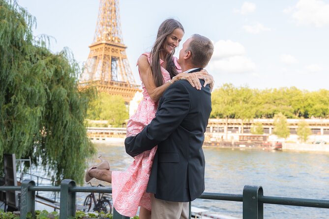 Private Photo Shoot at the Eiffel Tower or Louvre - Meeting at 105 Quai Jacques Chirac: quick start, easy to reach
