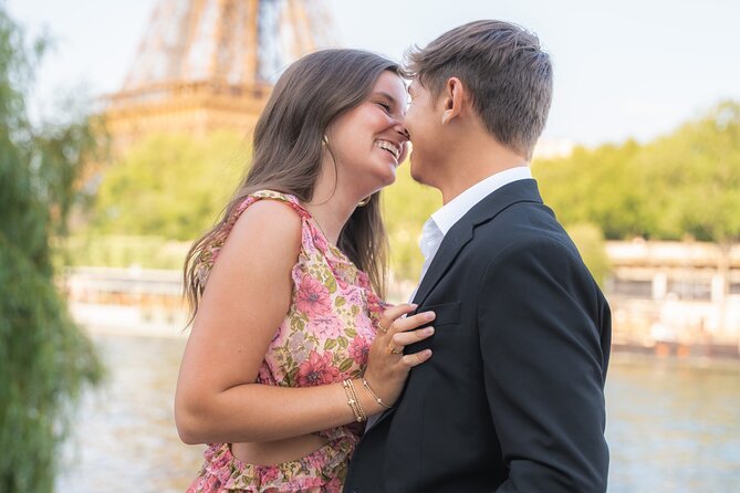 Private Photo Shoot at the Eiffel Tower or Louvre - Alex’s pose guidance: how it creates natural photos