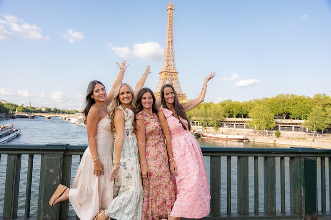 Private Photo Shoot at the Eiffel Tower or Louvre - The edited photos: what you get and when