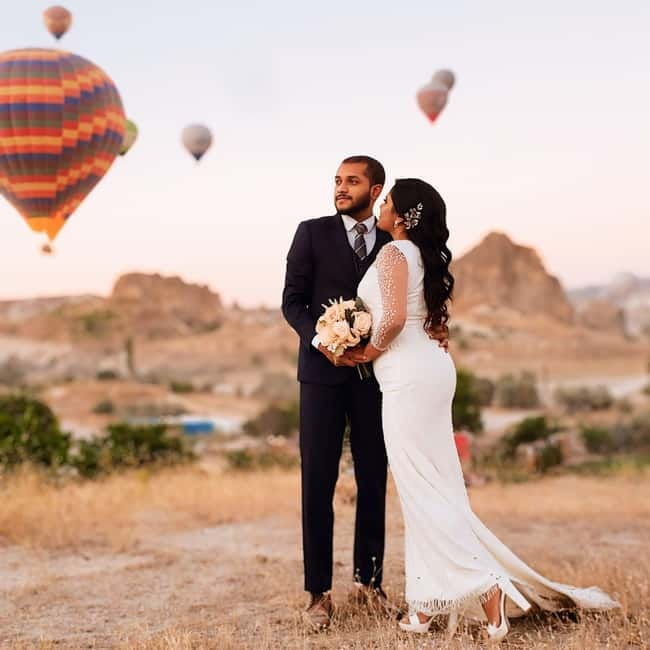 Private Photo Shoot in Cappadocia With Transportation 2 hour - Starting in Rose Valley while balloons take off