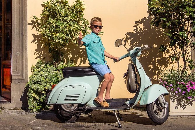 Private Photo Shoot in Lucca - San Michele in Foro stop: portraits while you walk