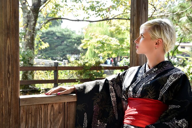 Private photo shoot & walk in Kyoto - Professional photo shoot - Price and Value: Up to 10 People for One Private Photographer