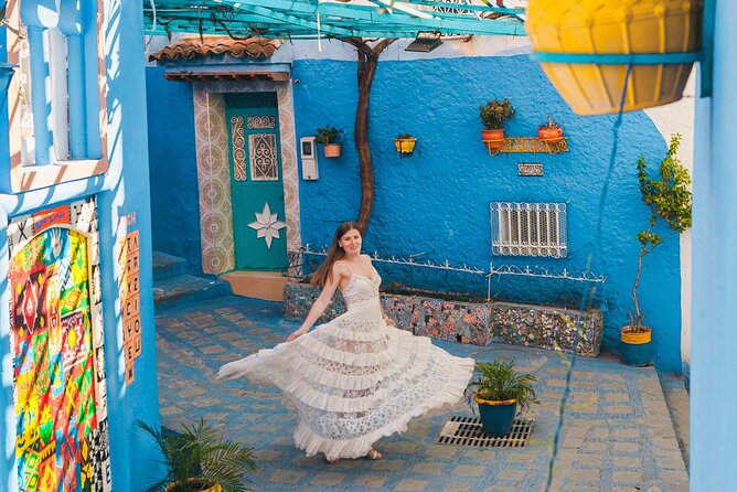 Private Photography Session in Chefchaouen with a Photographer - Where you start and how the hour plays out