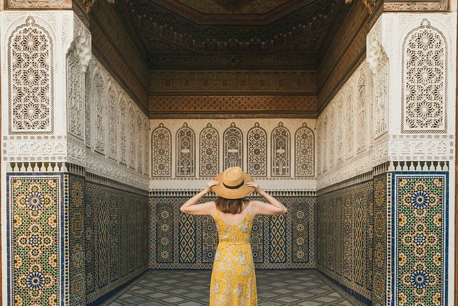 Private Photography Session in Marrakech with a Photographer - Souk Photo Stops and Shop-Lit Portraits: Where the Color Comes From