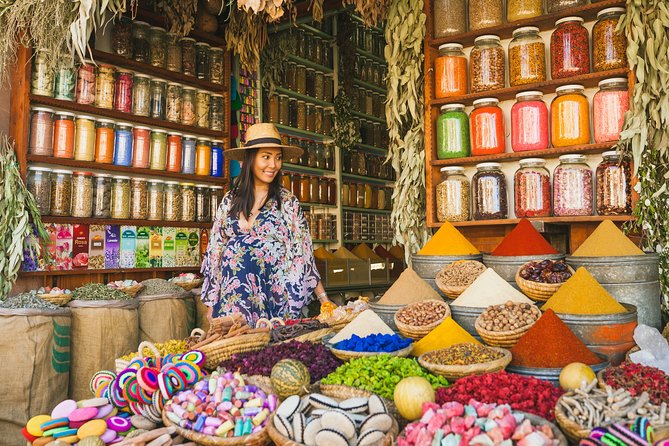 Private Photography Session in Marrakech with a Photographer - How the Photographer’s Posing Tips Actually Help (Instead of Making It Awkward)