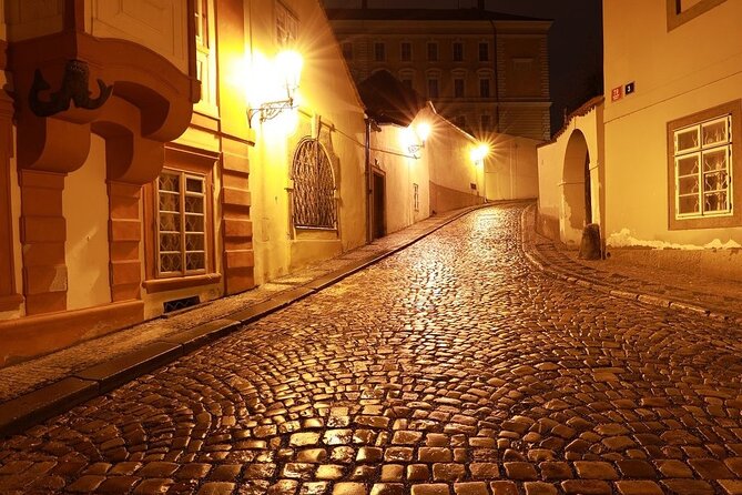 Private Photography Tour of Prague by Night - How the guides help, from iPhone tricks to DSLR settings