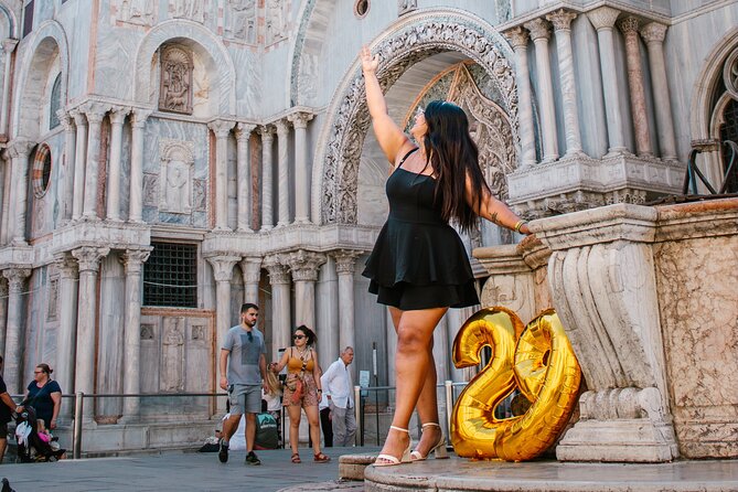 Private Photoshoot Experience in Venice - How the photographer helps you pose (especially if you hate being photographed)