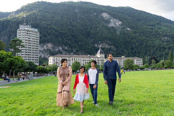 Private Photoshoot in Interlaken and Lake Thun - Erich’s style: friendly direction and creative location thinking