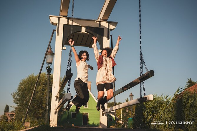 Private Photoshoot in Zaanse Schans with Windmills - Meeting at Zaandam and starting with the right kind of confidence