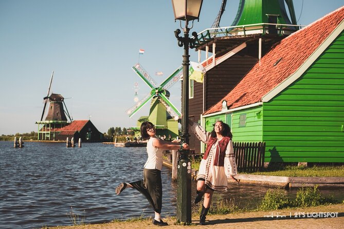 Private Photoshoot in Zaanse Schans with Windmills - Stop 1: Zaanse Schans and the windmill-core photo moments