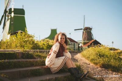 Private Photoshoot in Zaanse Schans with Windmills - The 40–60 minute photo walk: what you’ll do step by step