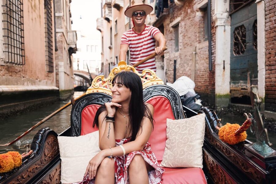 Private Photoshoot of Your Gondola Ride in Venice - Your “1 hour” plan in real life (what 60 minutes actually means)