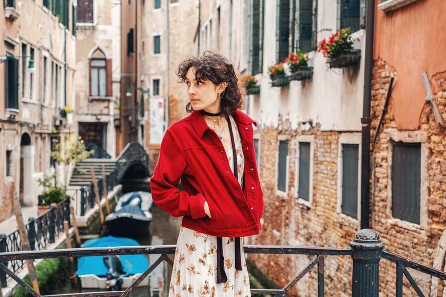 Private Photoshoot of Your Gondola Ride in Venice - The walking photo segment: enjoying Venice without turning it into homework