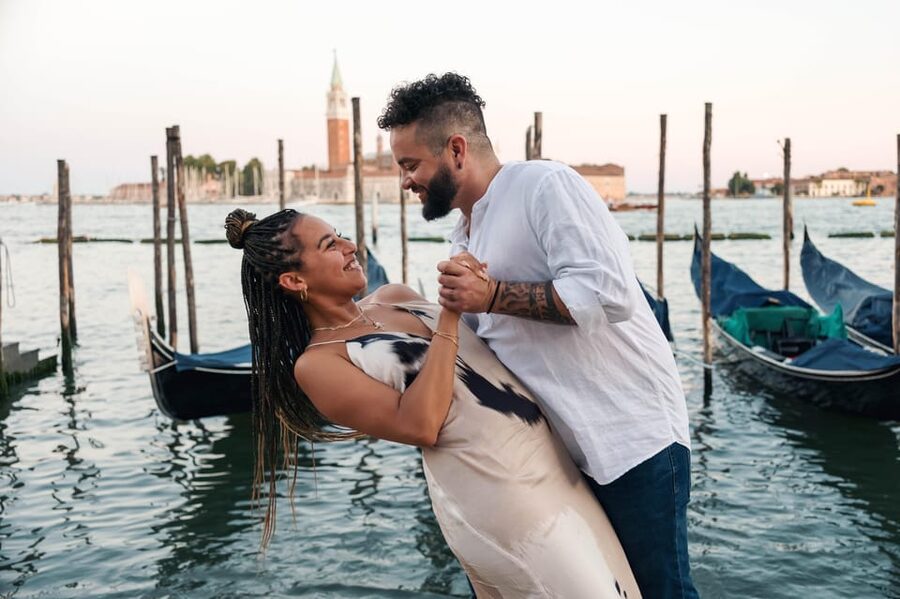 Private Photoshoot of Your Gondola Ride in Venice - Price and value: $368.18 per group up to 4