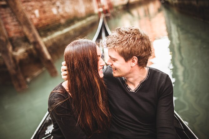 Private Photoshoot on Personal Gondola in Venice - Why this private gondola shoot works in Venice