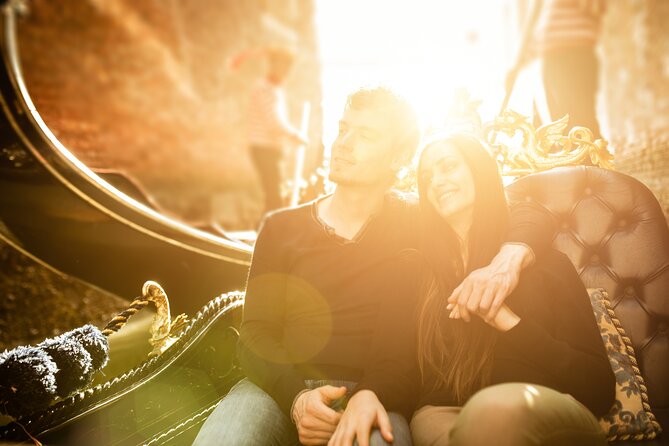 Private Photoshoot on Personal Gondola in Venice - Outside Doge’s Palace: a quick explanation with iconic angles