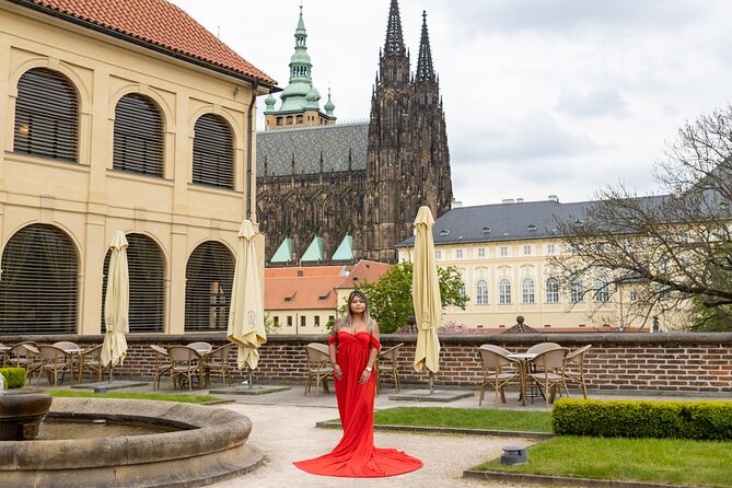 Private Photoshoot Tour in Prague - Stop 5: Malostranské náměstí with St. Nicholas Church and red tram lines