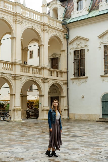 Private Photoshoot Walk Old Town of Graz - Personalized consultation: the difference between awkward and believable photos