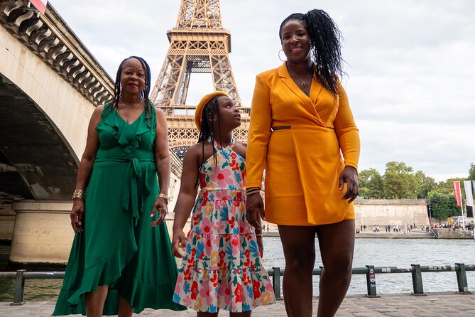 Private Photoshoot with the Iconic Eiffel Tower in Paris - Your private online gallery and what lightly edited means