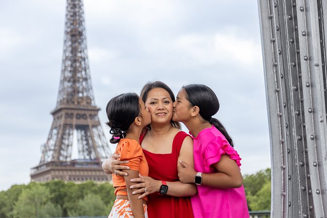 Private Professional Photoshoot in Paris - Pont de Bir-Hakeim Bridge: Eiffel framed by steel arches