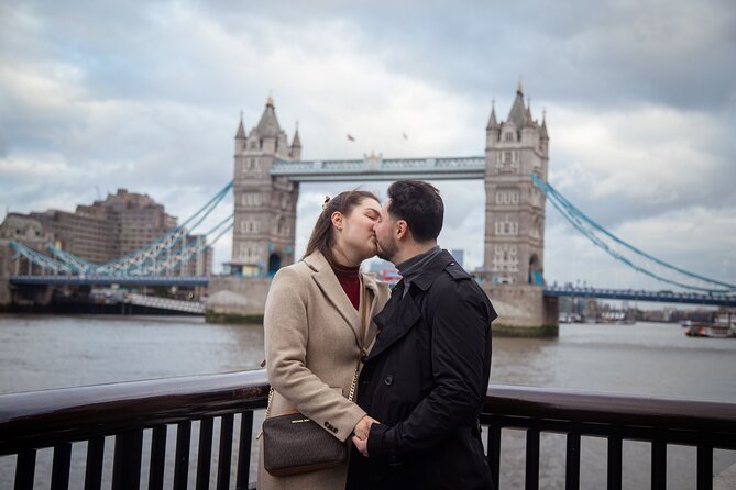 Private Professional Photoshoot Outside Tower Bridge in London - Make the Most of Your Photographer in a Short Window