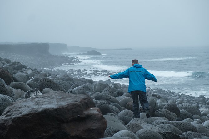 Private Secret Spots of Iceland Full day Tour with Photography by Luke - Stop 2: Brimketill’s lava pool, calm in summer and wild in winter