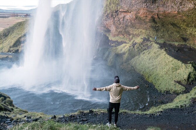Private Secret Spots of Iceland Full day Tour with Photography by Luke - Stop 5: Grænavatn green crater lake and the sulfur story