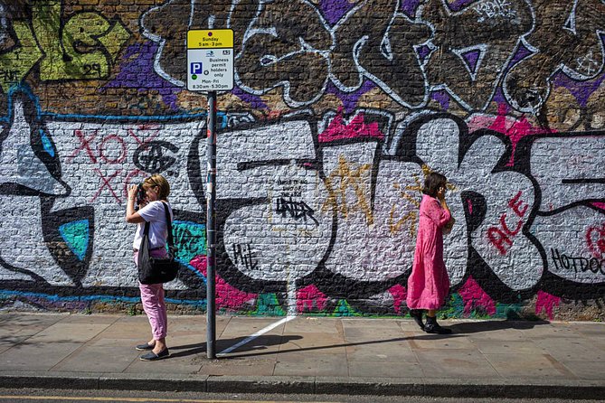 Private Shoreditch Street Photography Workshop - Focusing, Camera Settings, and Framing Quick-Moving Subjects