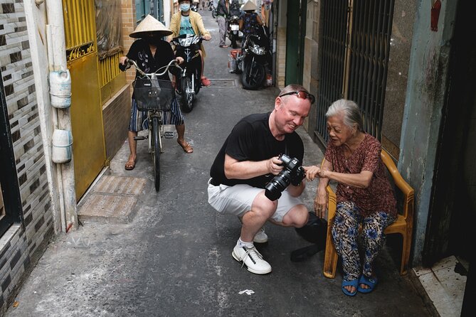 Private Sunrise Photography Tour - Down in Chinatown - From pickup to Quan Am Pagoda: street settings before you shoot