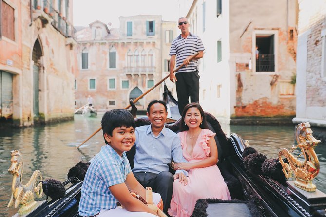 Private Vacation Photography Session with Local Photographer in Venice - Price, Group Size, and What You’re Really Buying