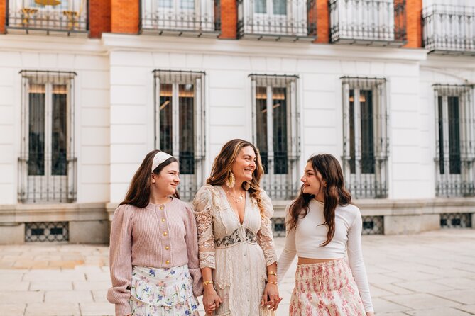 Private Vacation Photography Session with Photographer in Madrid - Why a Private Madrid Photo Session Feels Different Than Selfies