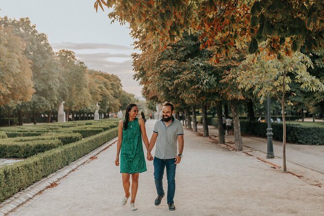 Private Vacation Photography Session with Photographer in Madrid - What the Photographer Actually Does During the Hour