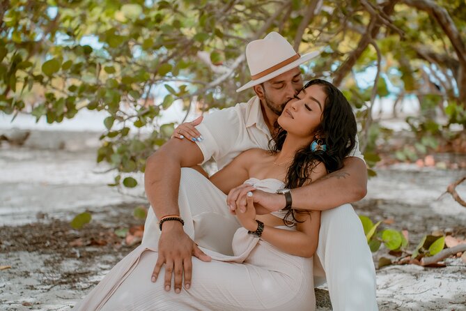 Private Vacation Photoshoot with Photographer in Aruba - Eagle Beach Playground Meet-Up: Where the Session Starts