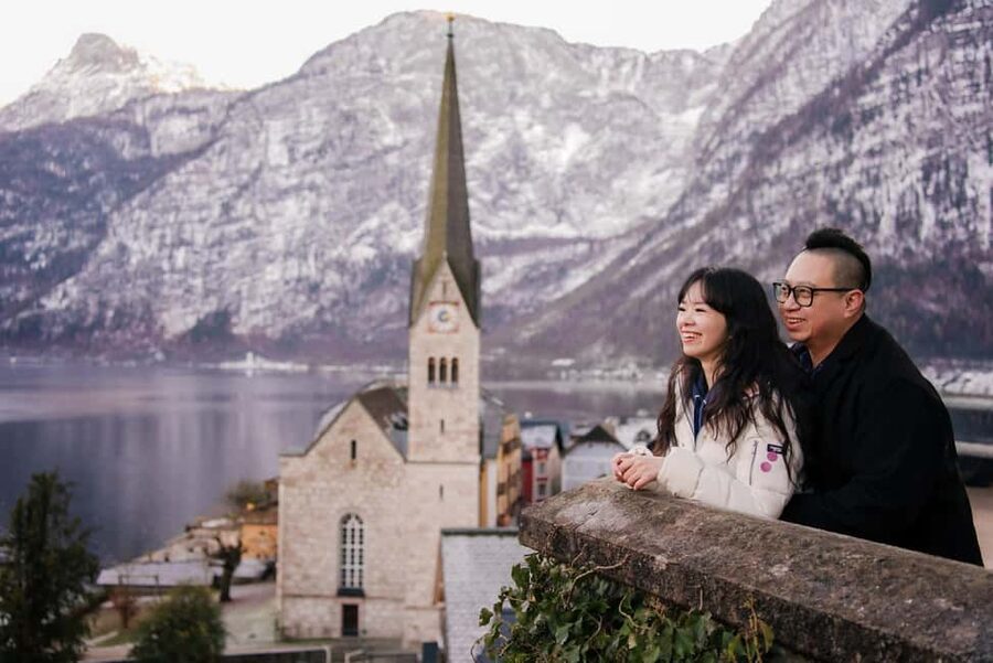 Private Vacation Photoshoot with Photographer in Hallstatt - The route you’ll cover: iconic views and calmer corners (without the chaos)