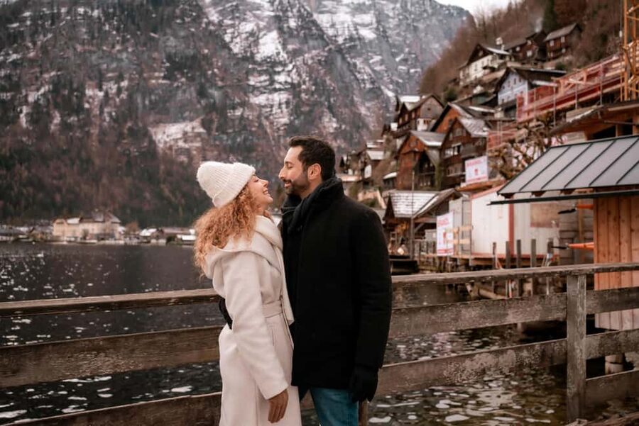Private Vacation Photoshoot with Photographer in Hallstatt - Working with your photographer: calm direction beats awkward posing