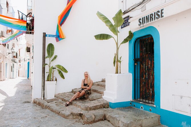 Private Vacation Photoshoot with Photographer in Ibiza - Posing that looks natural: what “relaxed direction” means