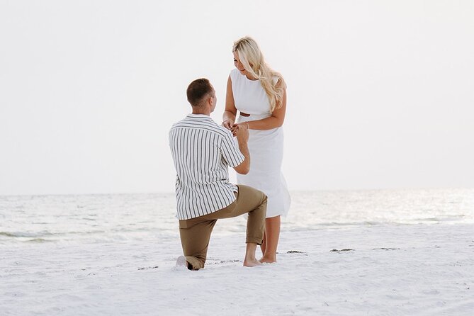 Private Vacation Photoshoot with Photographer in Miami Beach - Couples, engagements, families: who this shoot suits best