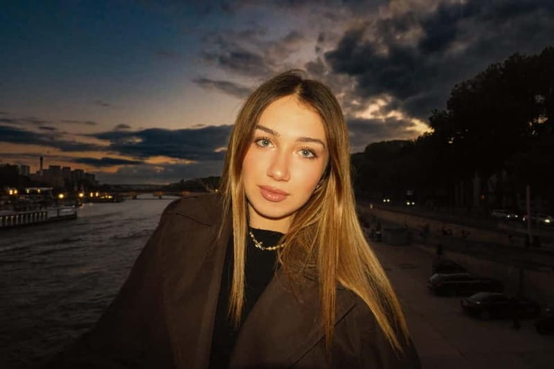 Pro & Instagram-friendly photo shoot in Paris - How the Shoot Actually Feels: Guided Poses, Real Direction